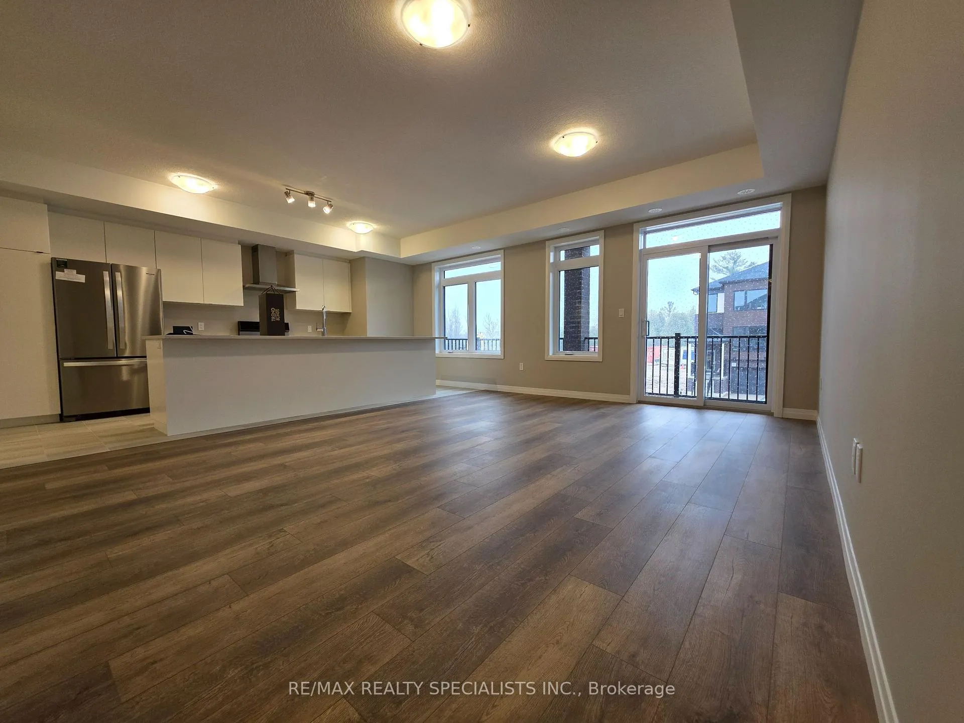 Photo 3 of 81 Thatcher Drive, Guelph, Kortright East — HOMEH