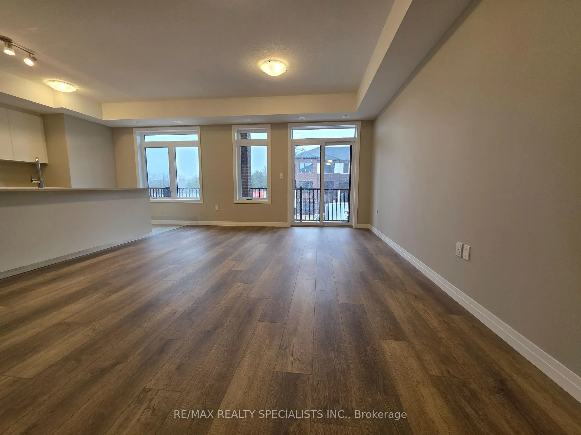 Photo 4 of 81 Thatcher Drive, Guelph, Kortright East — HOMEH