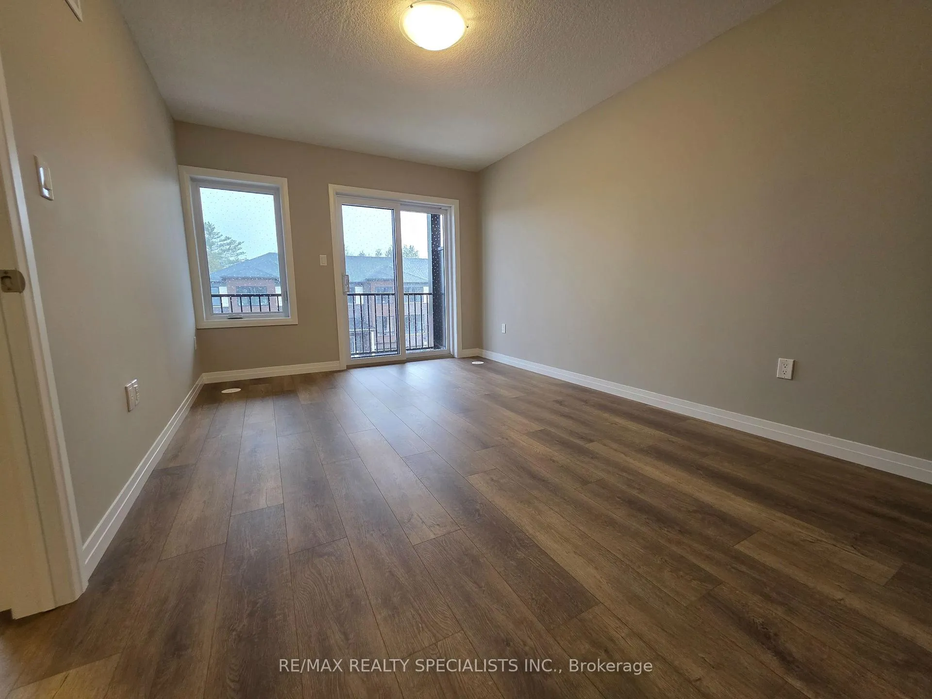Photo 9 of 81 Thatcher Drive, Guelph, Kortright East — HOMEH
