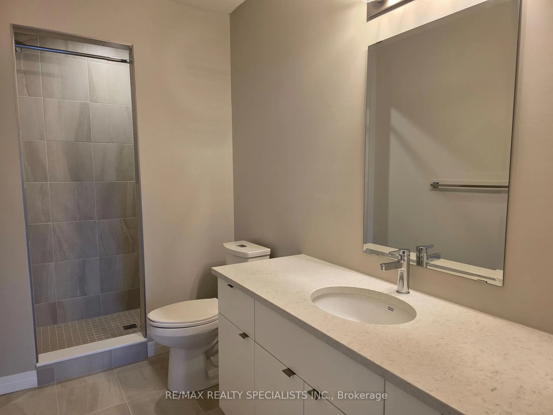 Photo 10 of 81 Thatcher Drive, Guelph, Kortright East — HOMEH