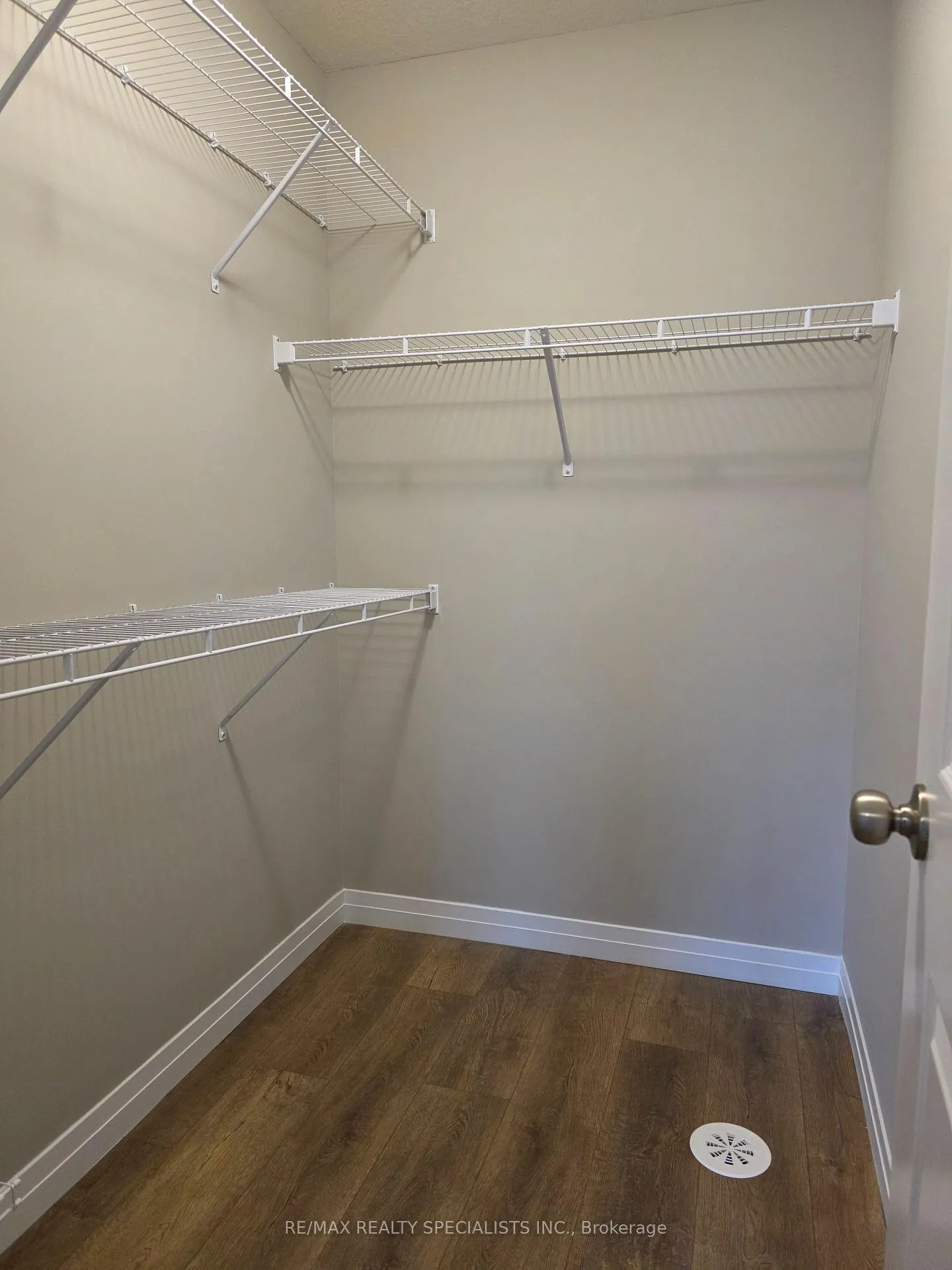 Photo 11 of 81 Thatcher Drive, Guelph, Kortright East — HOMEH