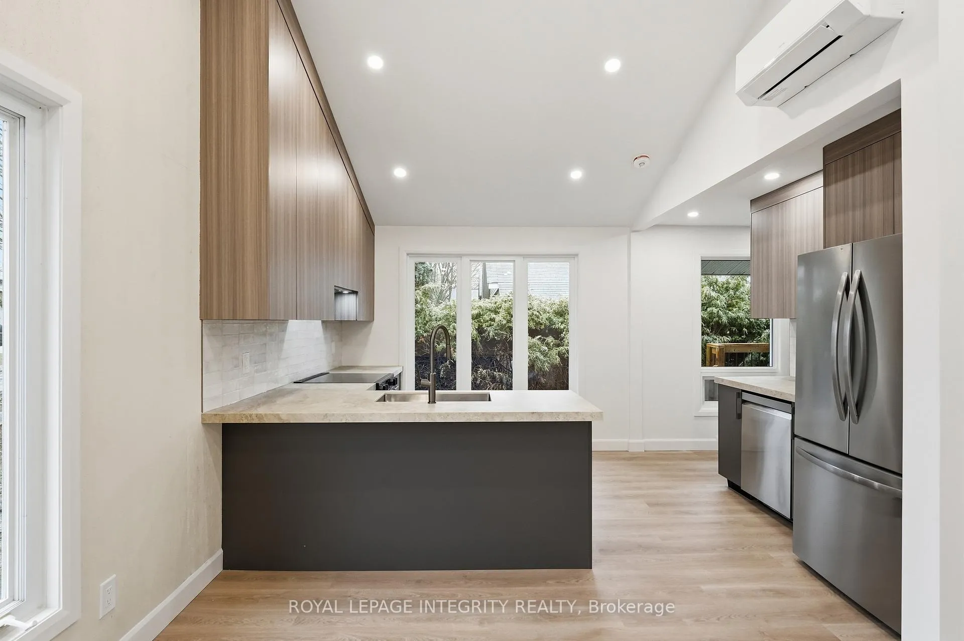 Photo 5 of Unit A, 2291 Badger Crescent, Ottawa, Queensway Terrace South/Ridgeview — HOMEH