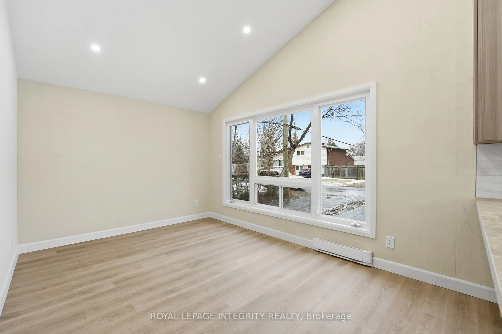 Photo 9 of Unit A, 2291 Badger Crescent, Ottawa, Queensway Terrace South/Ridgeview — HOMEH