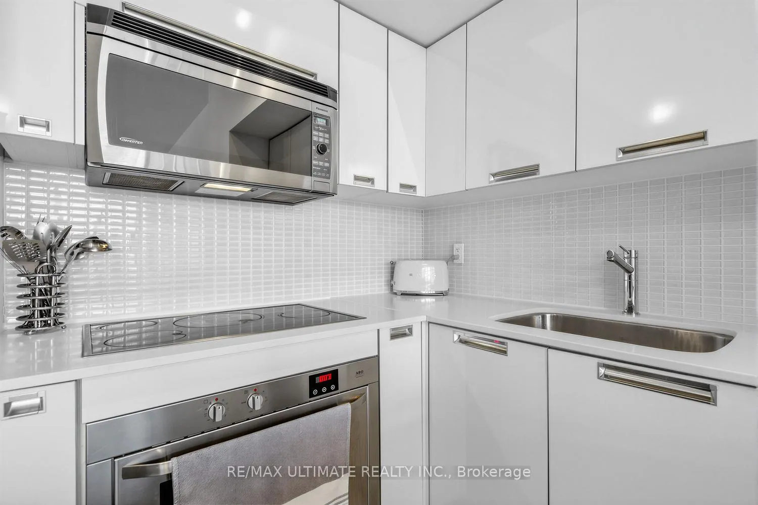 Photo 6 of Unit 3206, 33 Charles Street E, Toronto, Church-Yonge Corridor — HOMEH