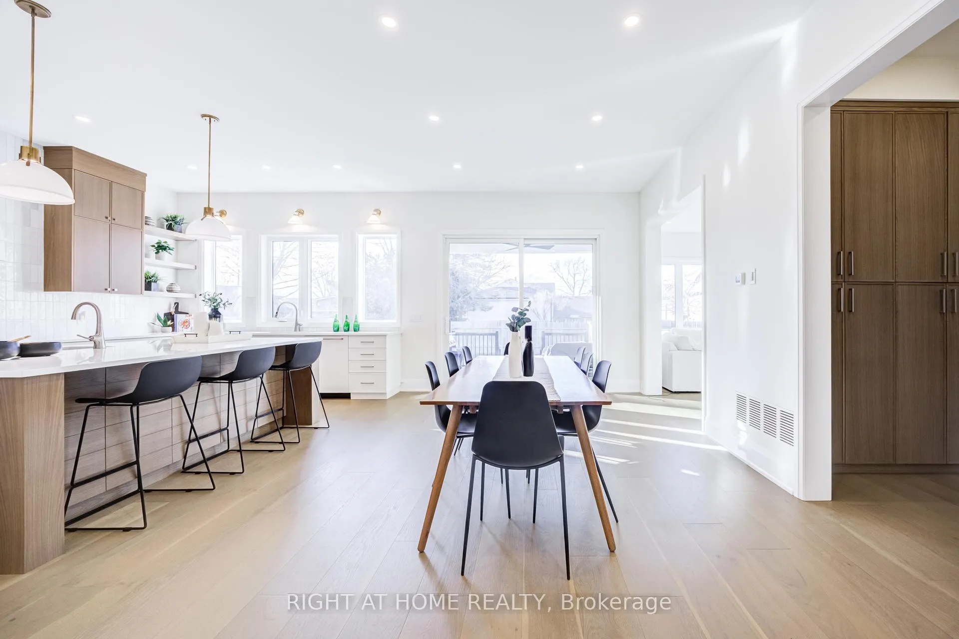Photo 7 of 206 Elmwood Crescent, Milton, Old Milton — HOMEH