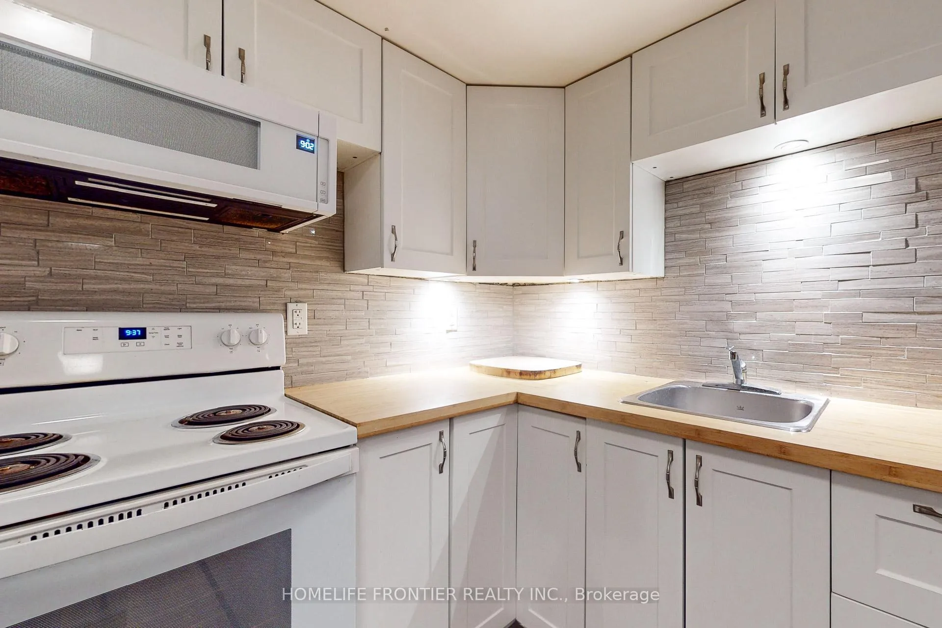 Photo 11 of 267 Grove Street E, Barrie, Wellington — HOMEH