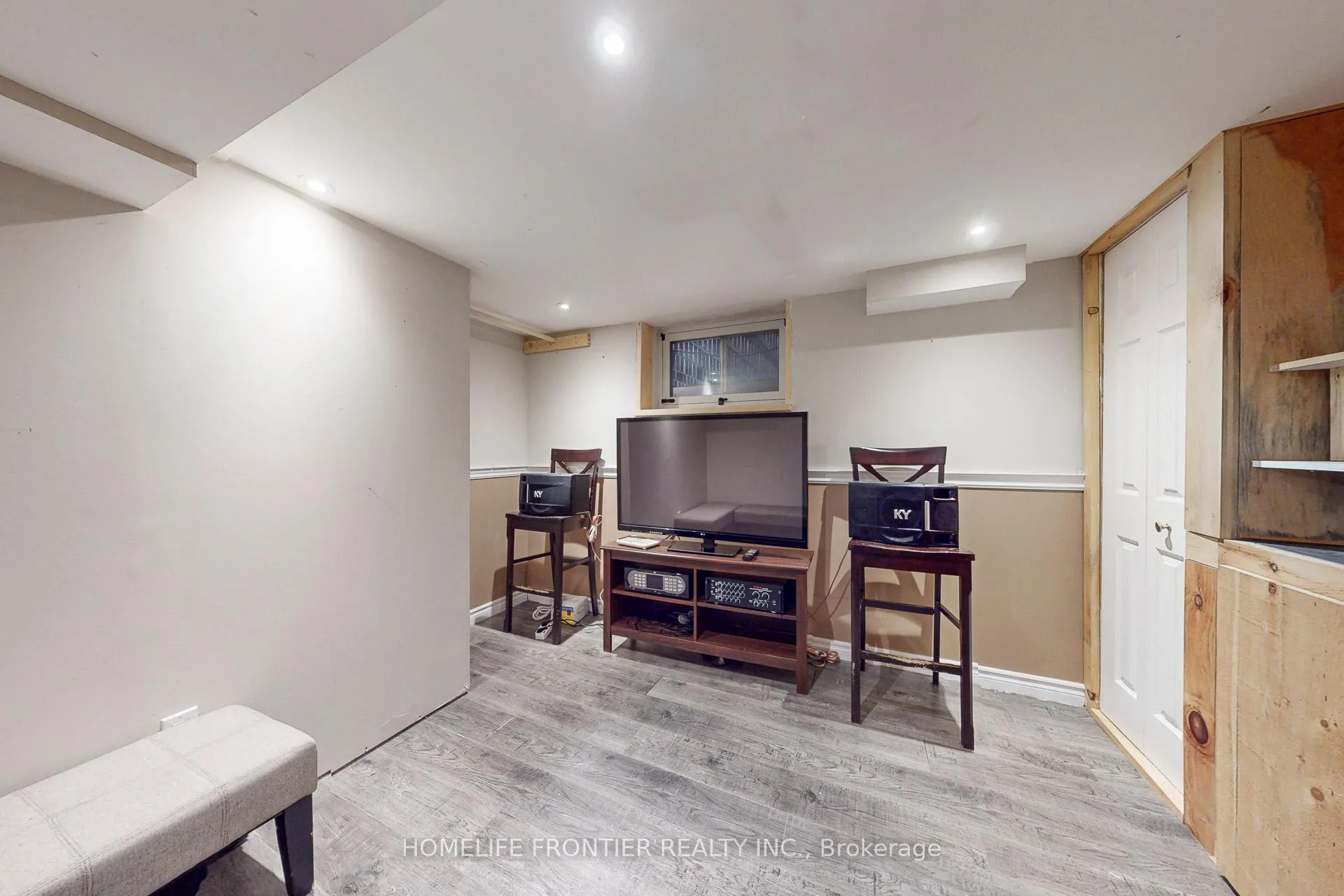 Photo 12 of 267 Grove Street E, Barrie, Wellington — HOMEH