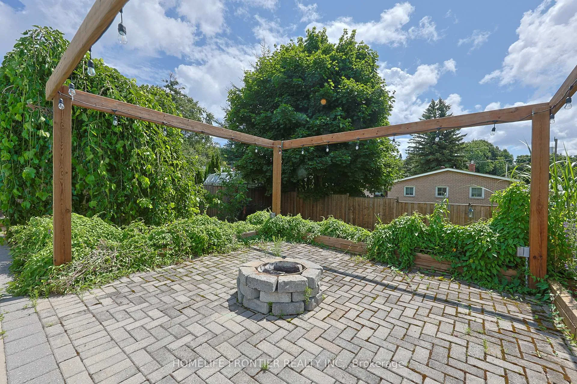 Photo 19 of 267 Grove Street E, Barrie, Wellington — HOMEH