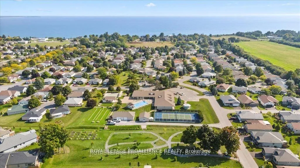 Photo 4 of 71 Dorchester Drive, Prince Edward County, Wellington — HOMEH