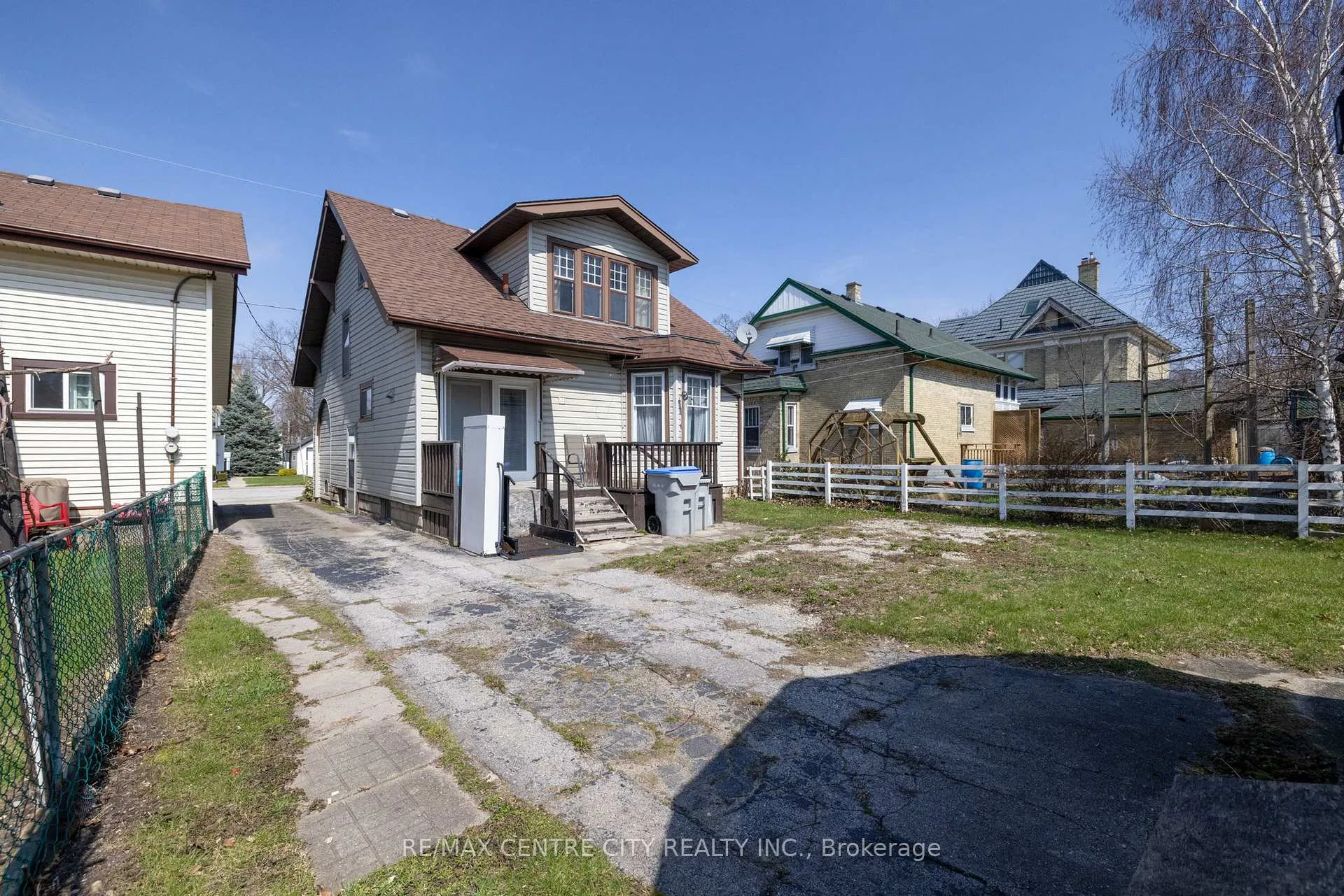Photo 30 of 14 James Street, Strathroy-Caradoc, NW — HOMEH
