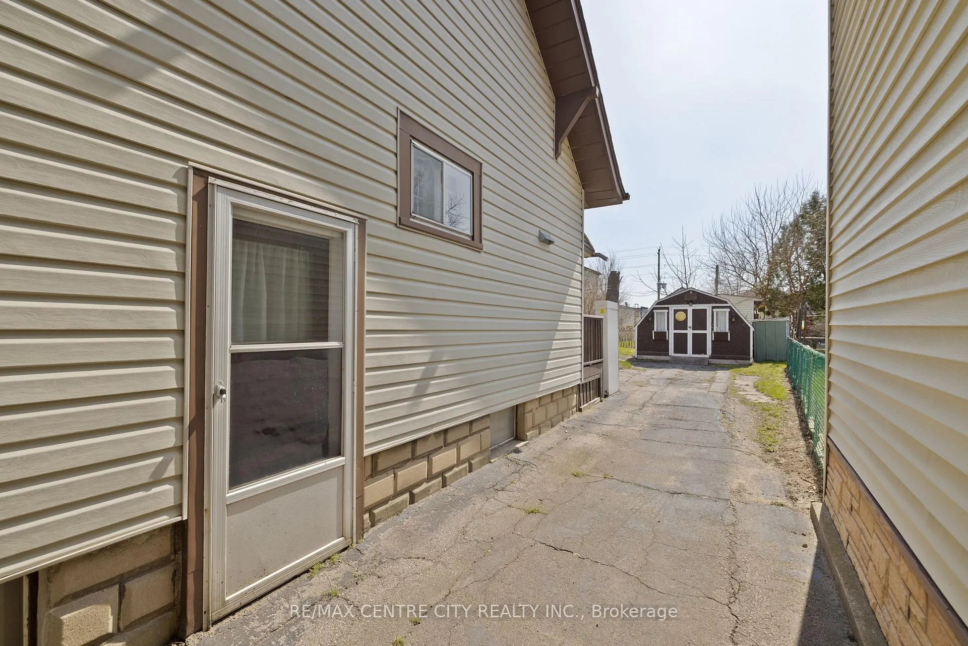 Photo 35 of 14 James Street, Strathroy-Caradoc, NW — HOMEH