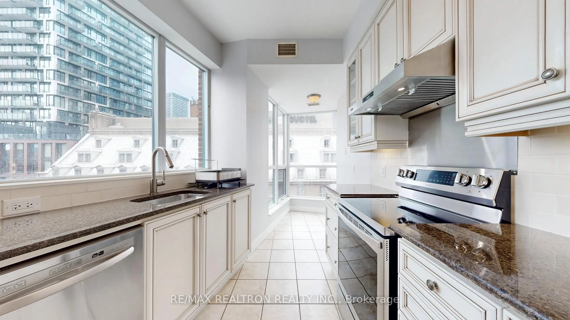 Photo 12 of Unit 709, 38 The Esplanade, Toronto, Waterfront Communities — HOMEH