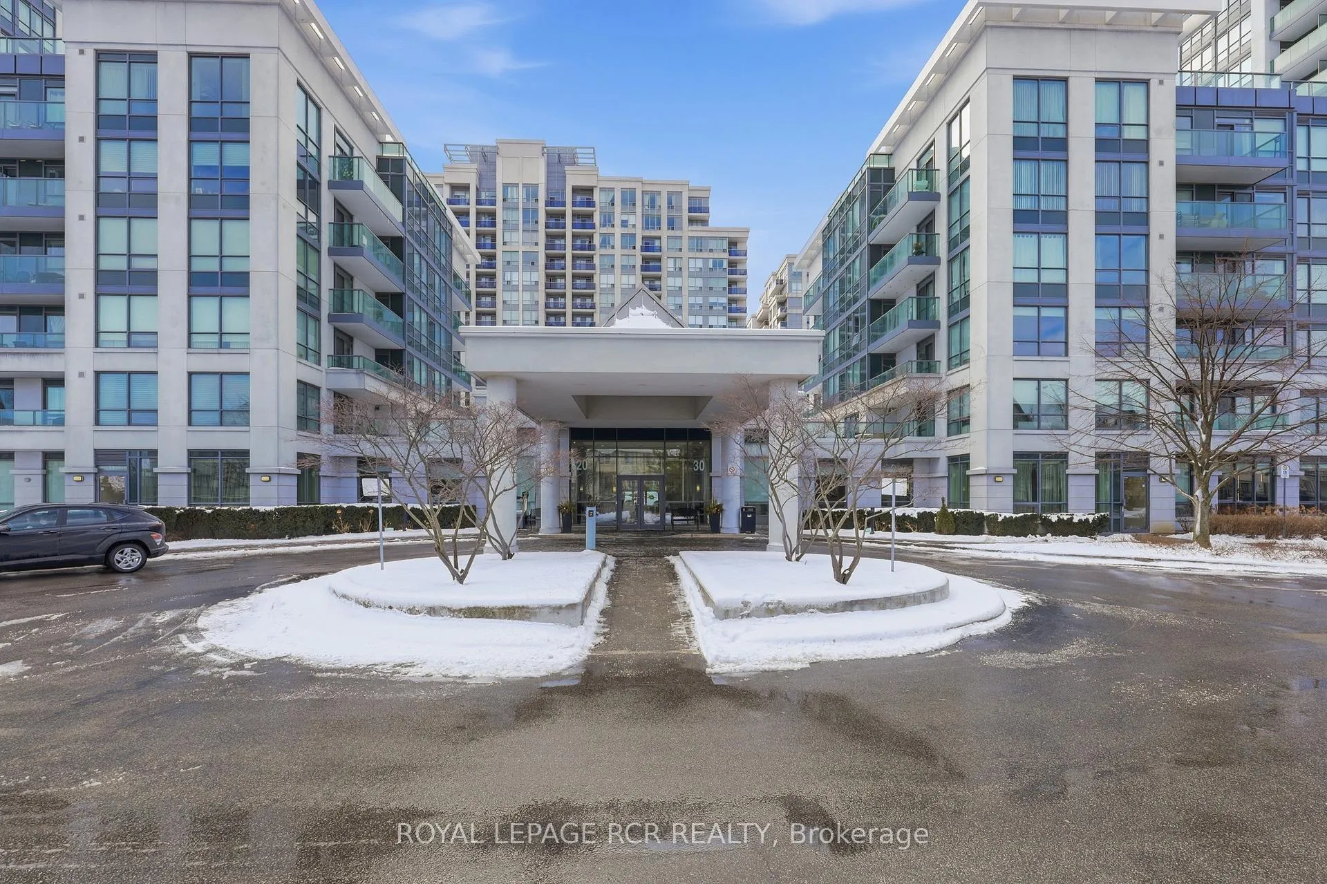 Photo 1 of Unit 109, 30 North Park Road, Vaughan, Beverley Glen — HOMEH