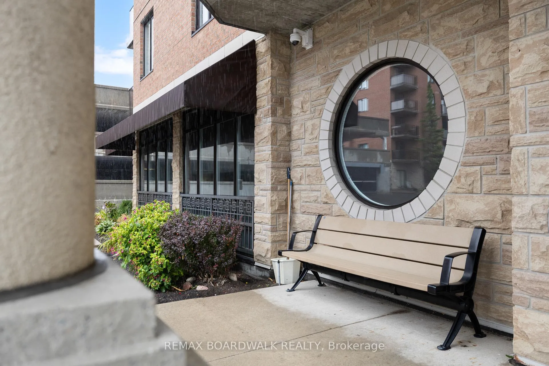 Photo 3 of Unit 1004, 314 Central Park Drive, Ottawa, Central Park — HOMEH