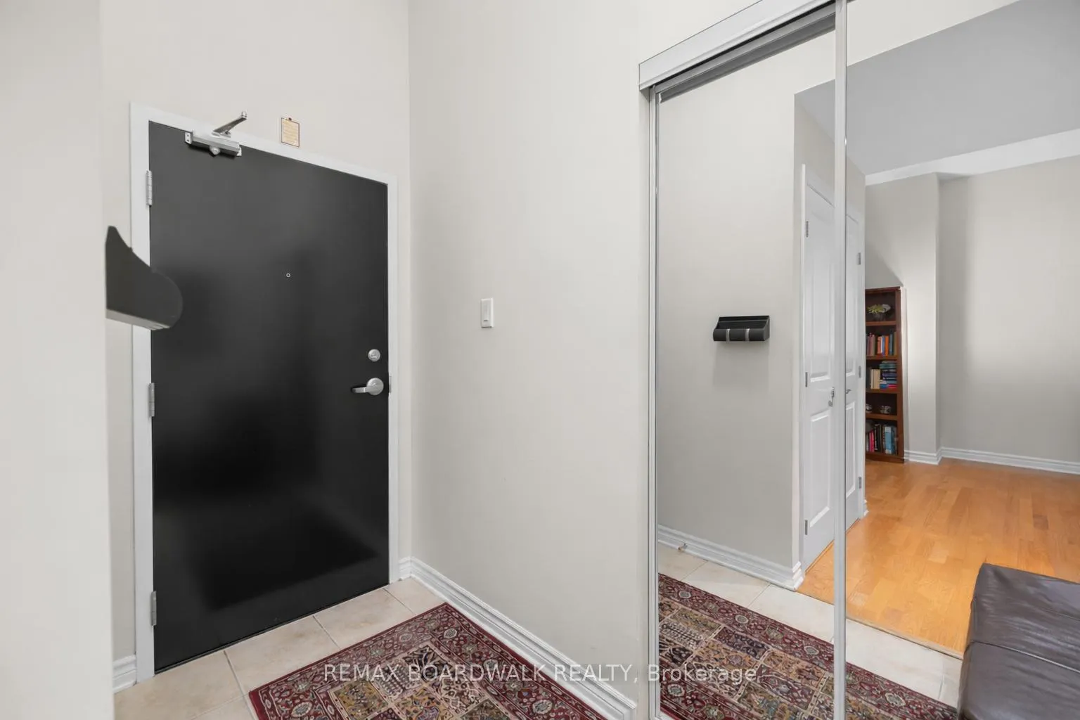 Photo 4 of Unit 1004, 314 Central Park Drive, Ottawa, Central Park — HOMEH