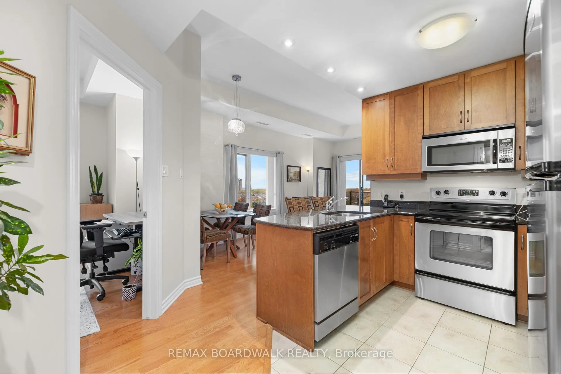Photo 8 of Unit 1004, 314 Central Park Drive, Ottawa, Central Park — HOMEH