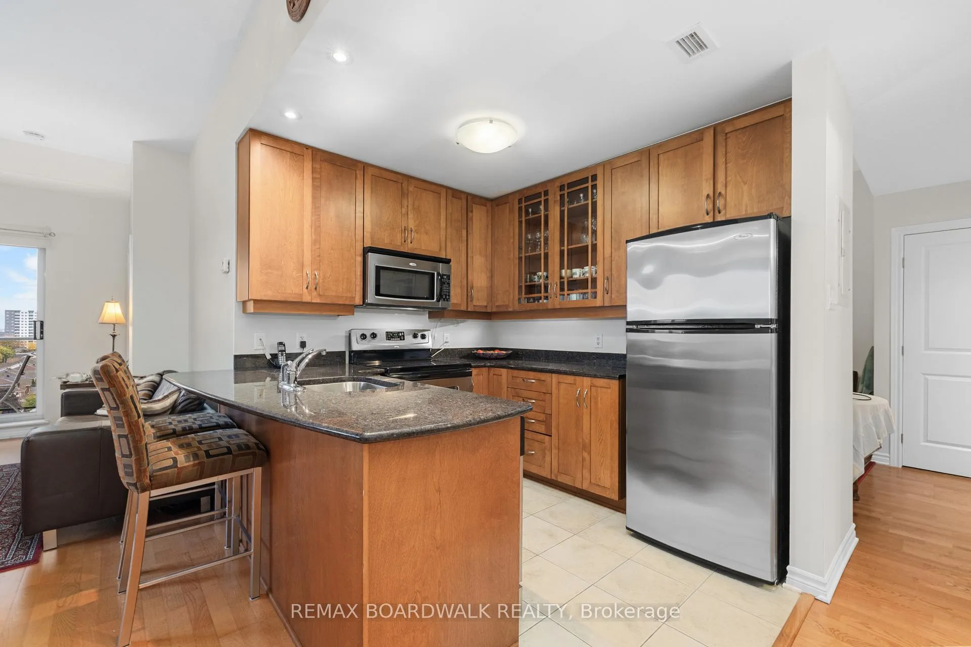 Photo 10 of Unit 1004, 314 Central Park Drive, Ottawa, Central Park — HOMEH
