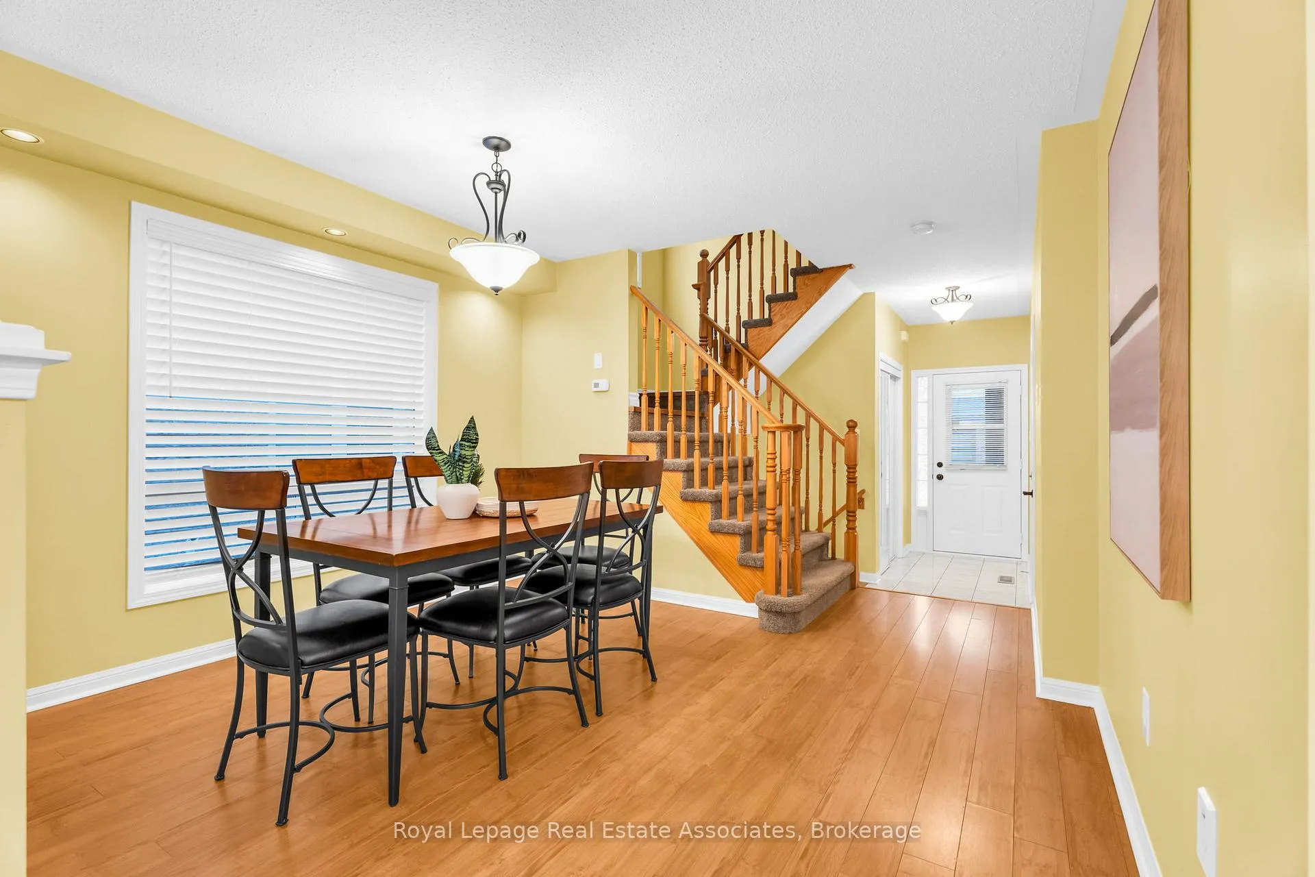 Photo 8 of 900 Mckay Crescent, Milton, Beaty — HOMEH
