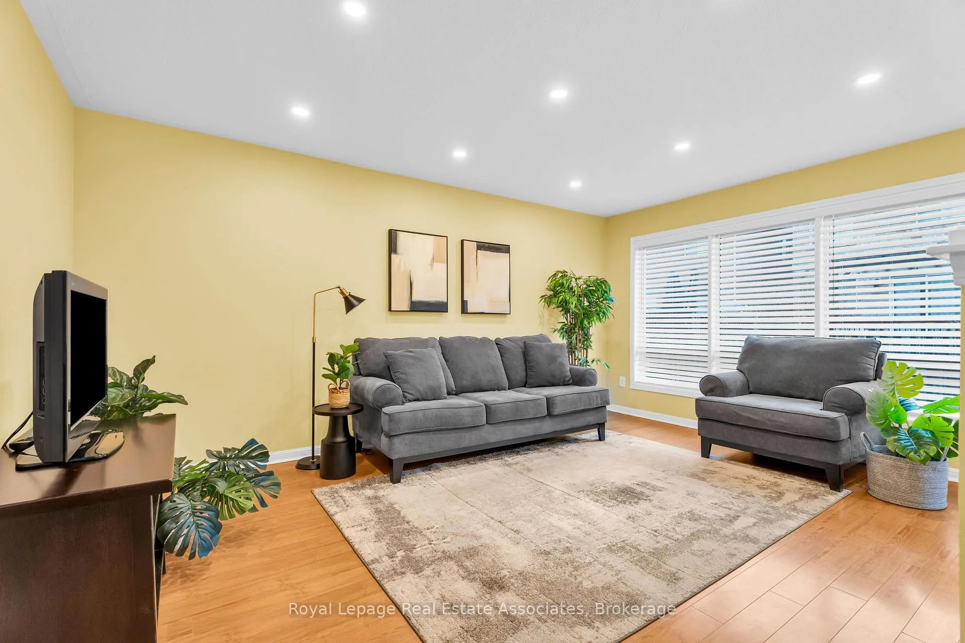 Photo 9 of 900 Mckay Crescent, Milton, Beaty — HOMEH
