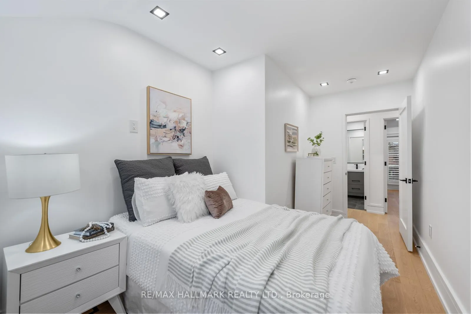 Photo 31 of 86 Albertus Avenue, Toronto, Lawrence Park South — HOMEH
