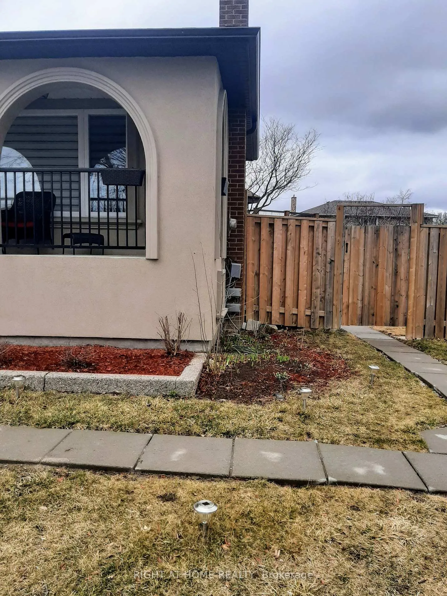 Photo 2 of Unit 1, 58 Benjamin Drive, Vaughan, East Woodbridge — HOMEH