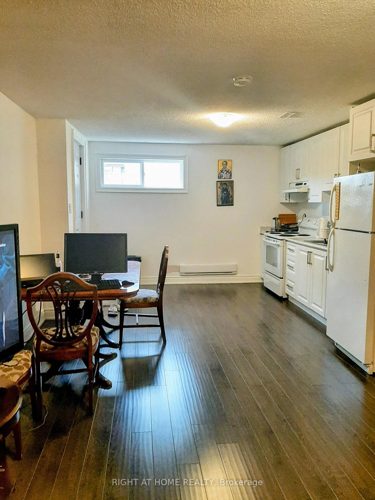 Photo 6 of Unit 1, 58 Benjamin Drive, Vaughan, East Woodbridge — HOMEH