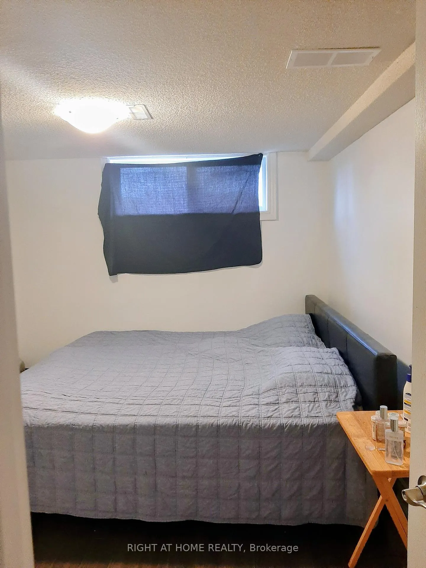 Photo 8 of Unit 1, 58 Benjamin Drive, Vaughan, East Woodbridge — HOMEH