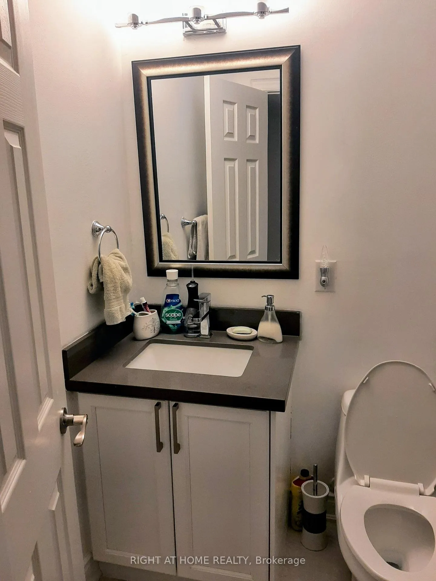 Photo 10 of Unit 1, 58 Benjamin Drive, Vaughan, East Woodbridge — HOMEH