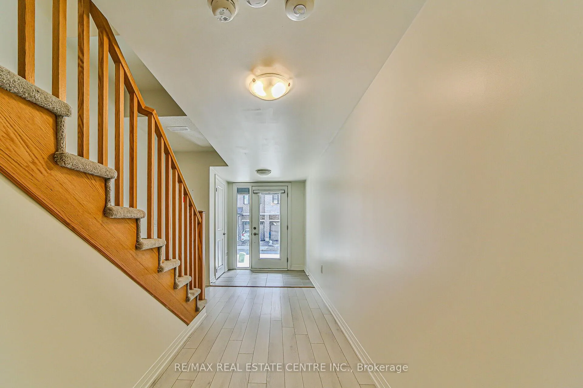 Photo 3 of Unit 902, 585 Colborne Street E, Brantford — HOMEH