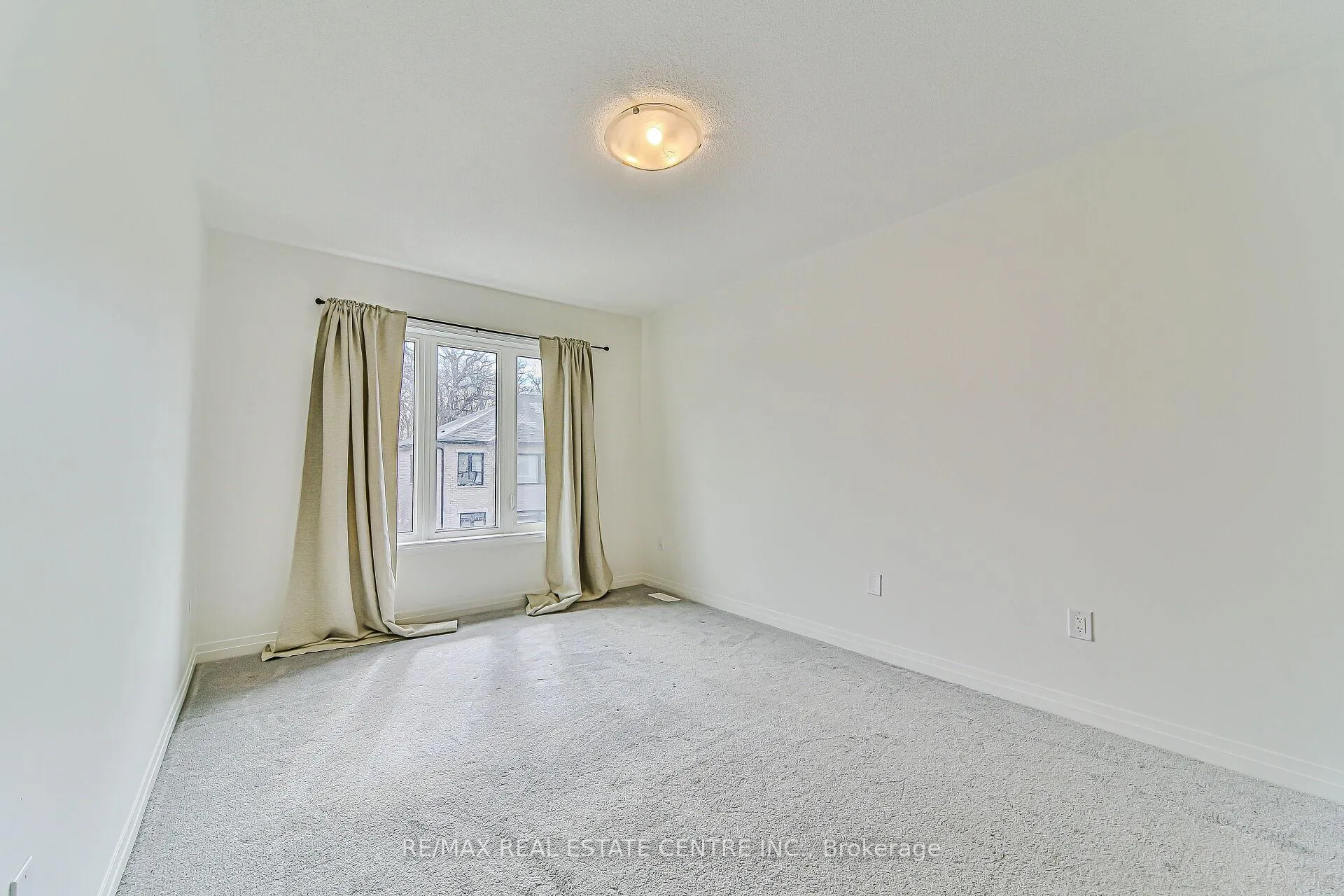Photo 8 of Unit 902, 585 Colborne Street E, Brantford — HOMEH