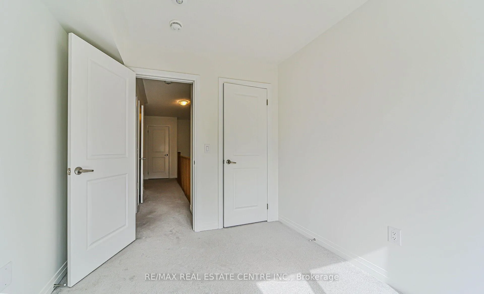 Photo 9 of Unit 902, 585 Colborne Street E, Brantford — HOMEH