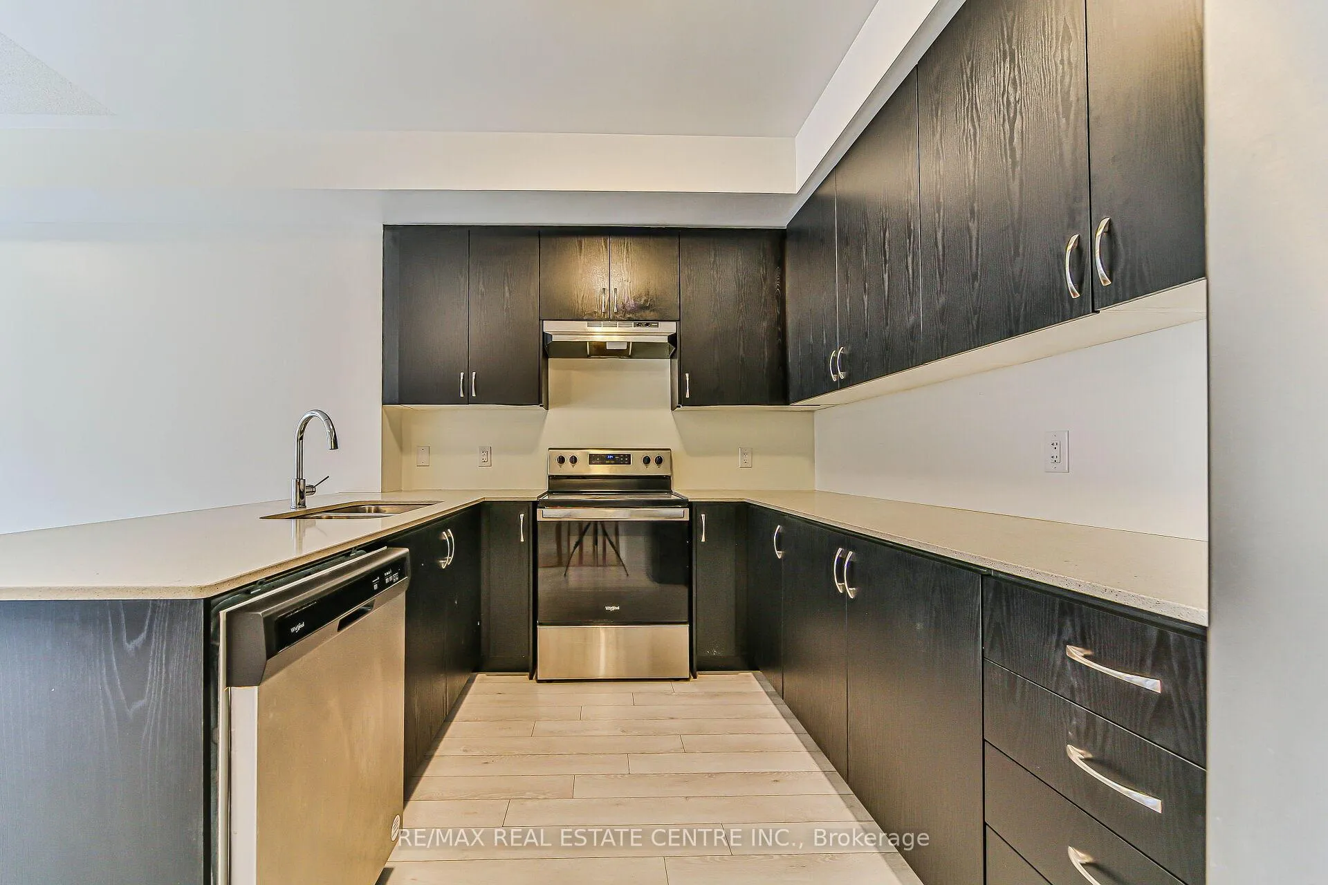 Photo 13 of Unit 902, 585 Colborne Street E, Brantford — HOMEH