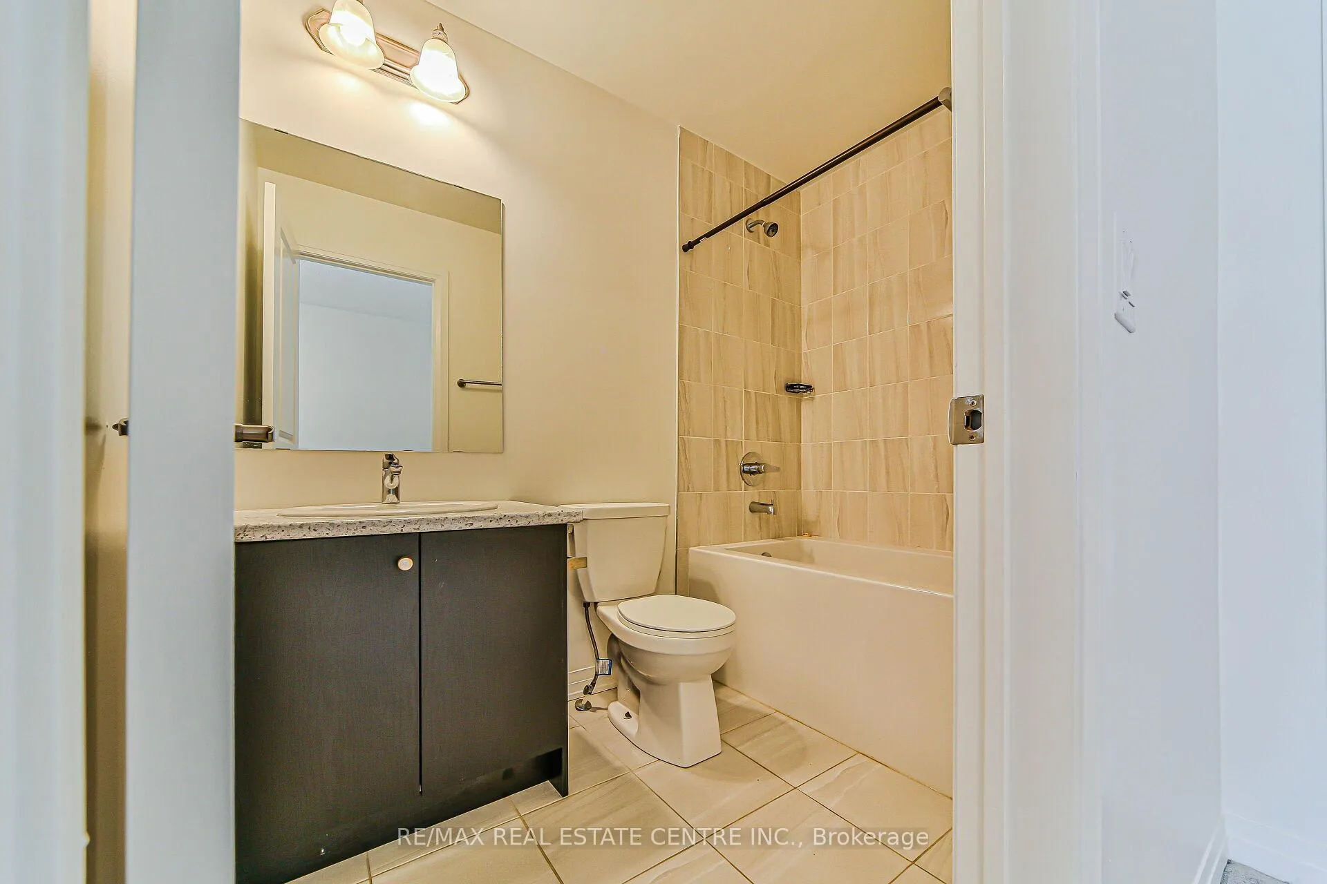 Photo 14 of Unit 902, 585 Colborne Street E, Brantford — HOMEH