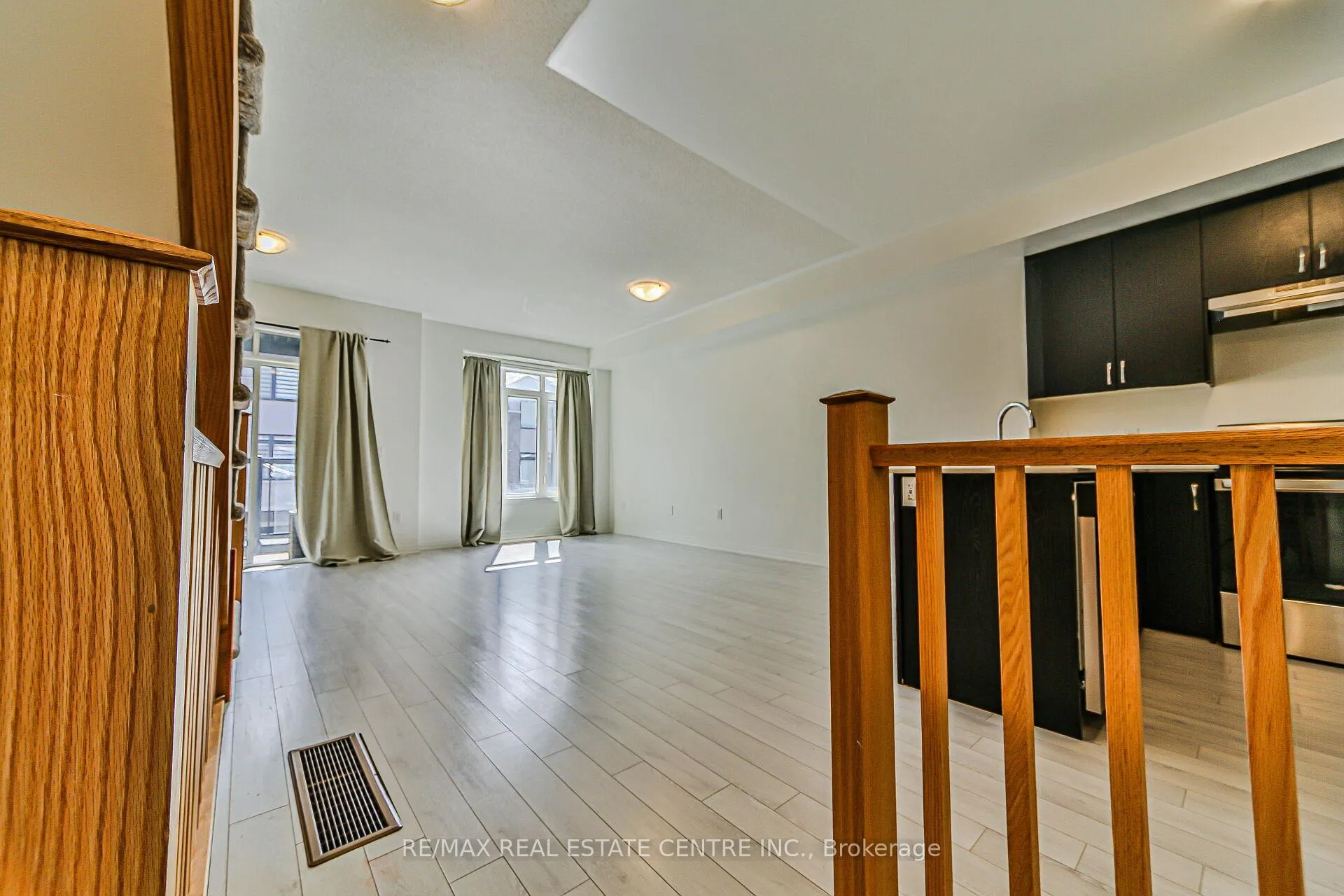 Photo 15 of Unit 902, 585 Colborne Street E, Brantford — HOMEH