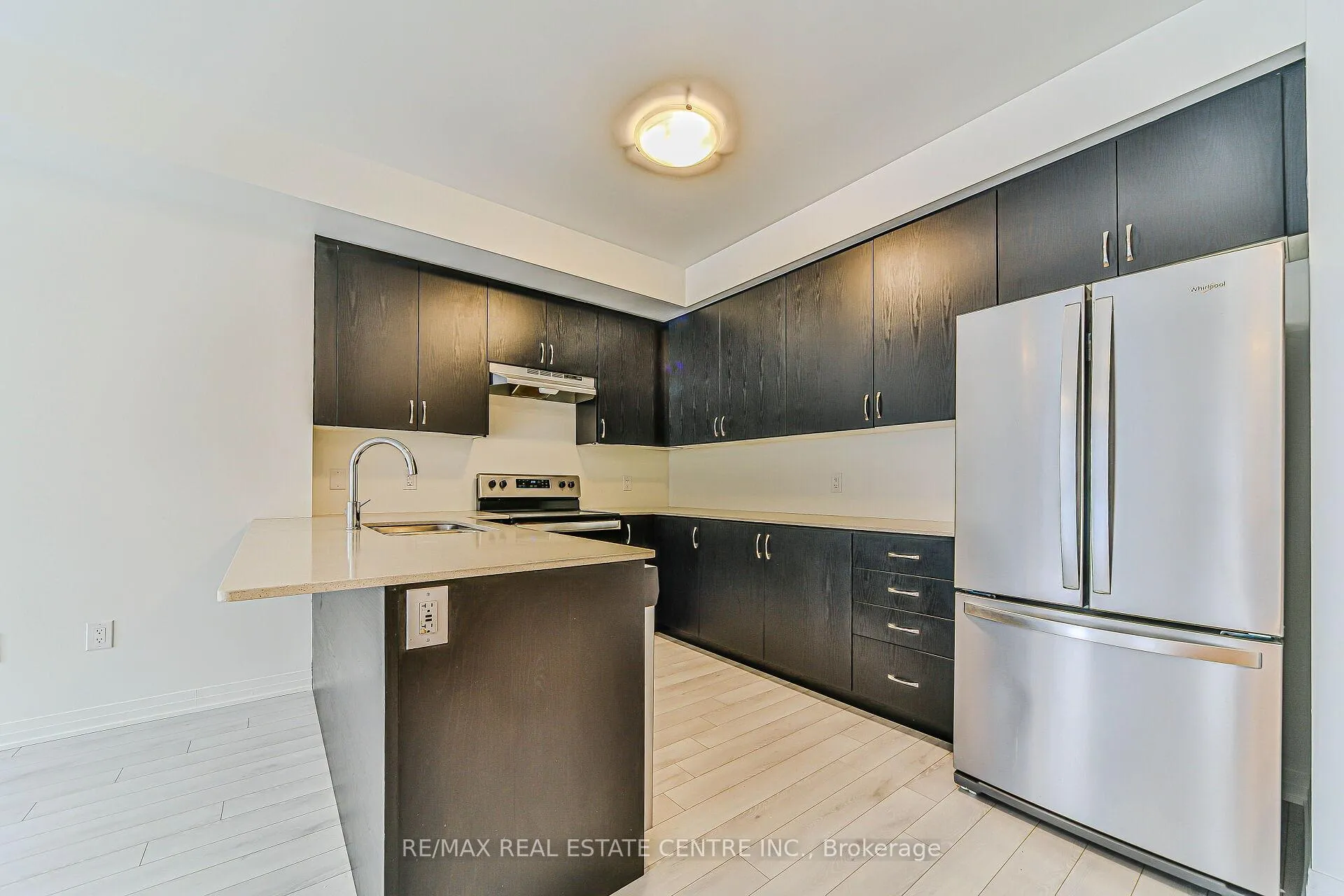 Photo 16 of Unit 902, 585 Colborne Street E, Brantford — HOMEH