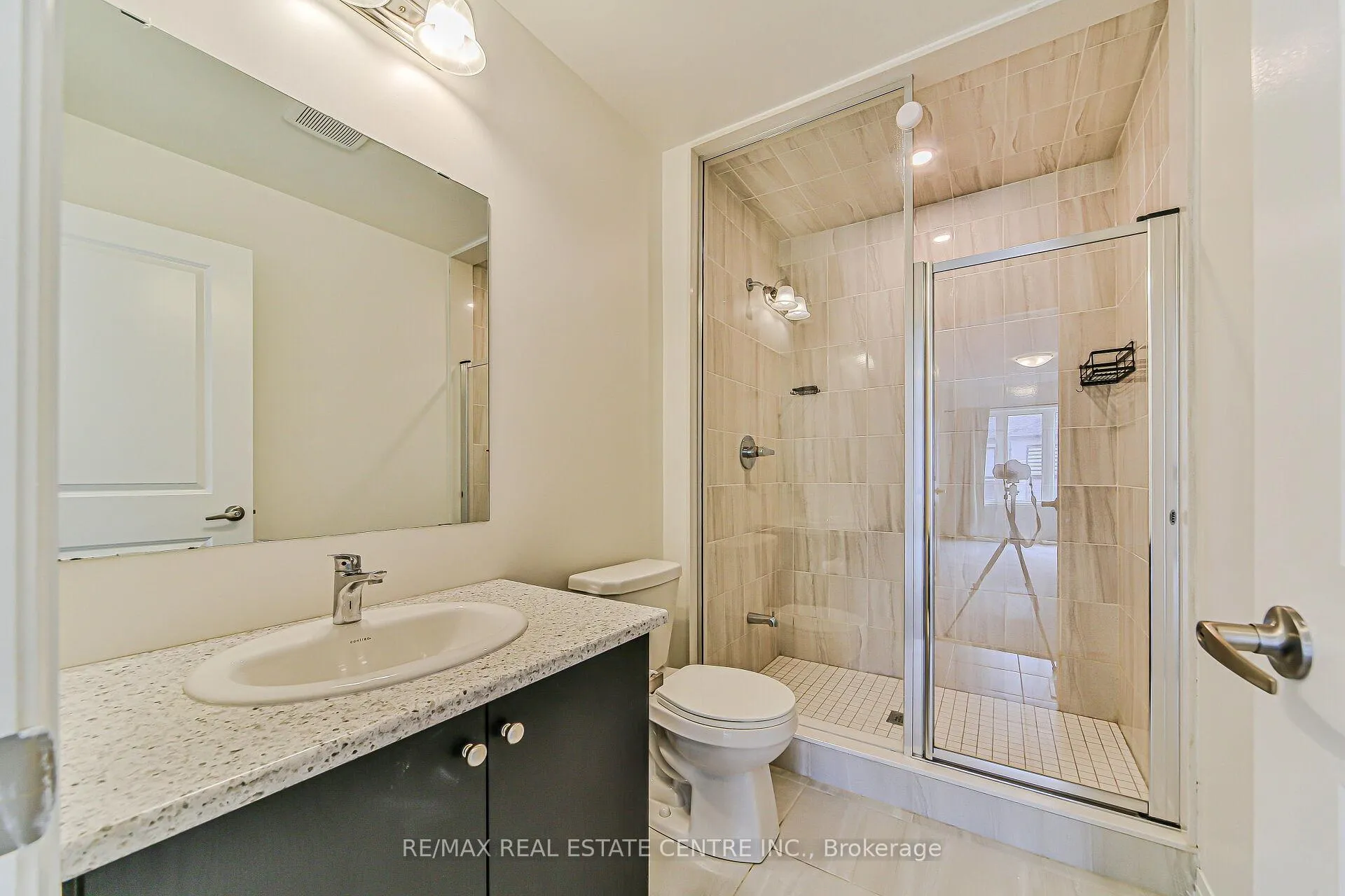 Photo 20 of Unit 902, 585 Colborne Street E, Brantford — HOMEH
