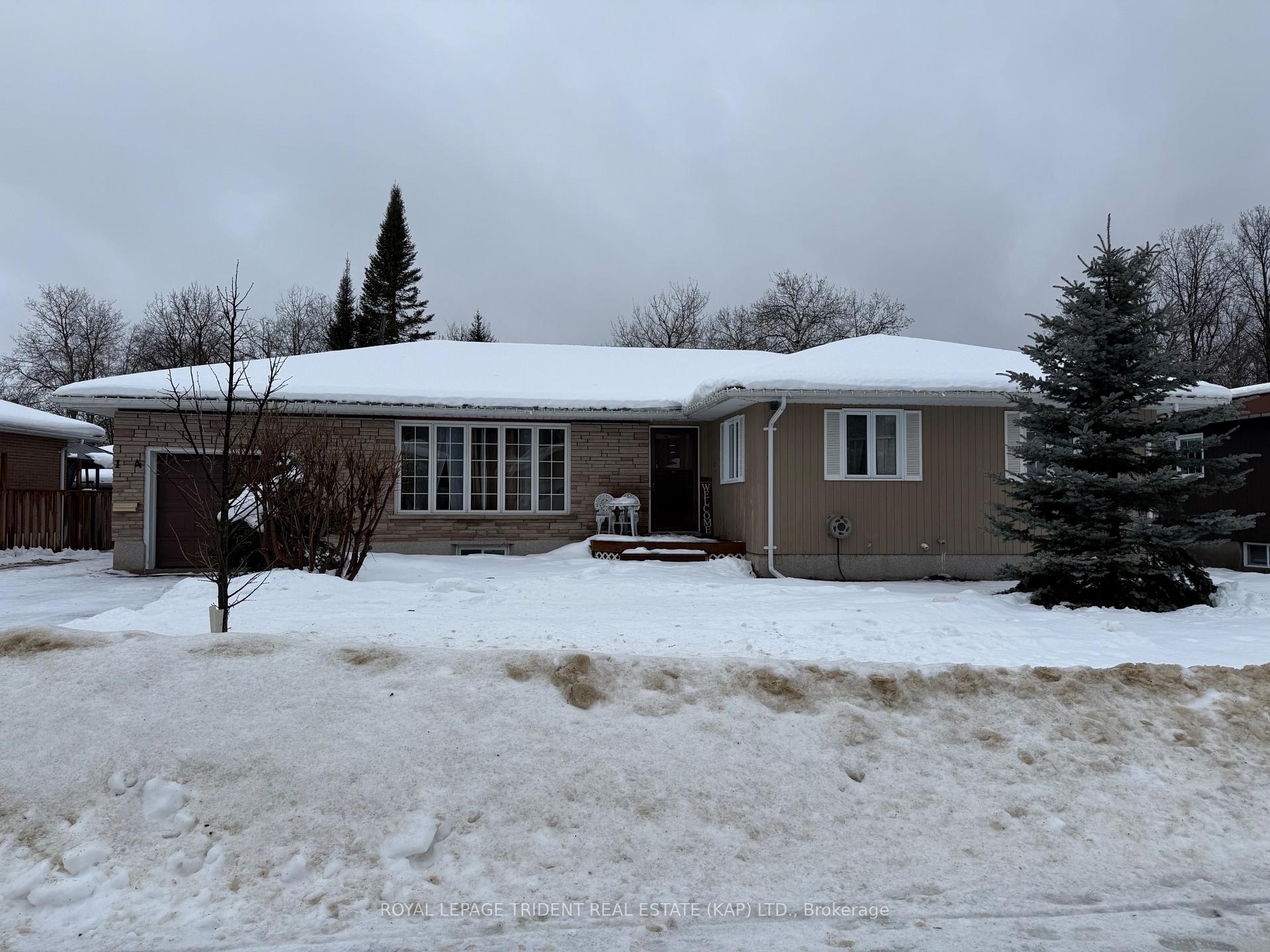 Photo 1 of 14 Ottawa Street, Kapuskasing — HOMEH