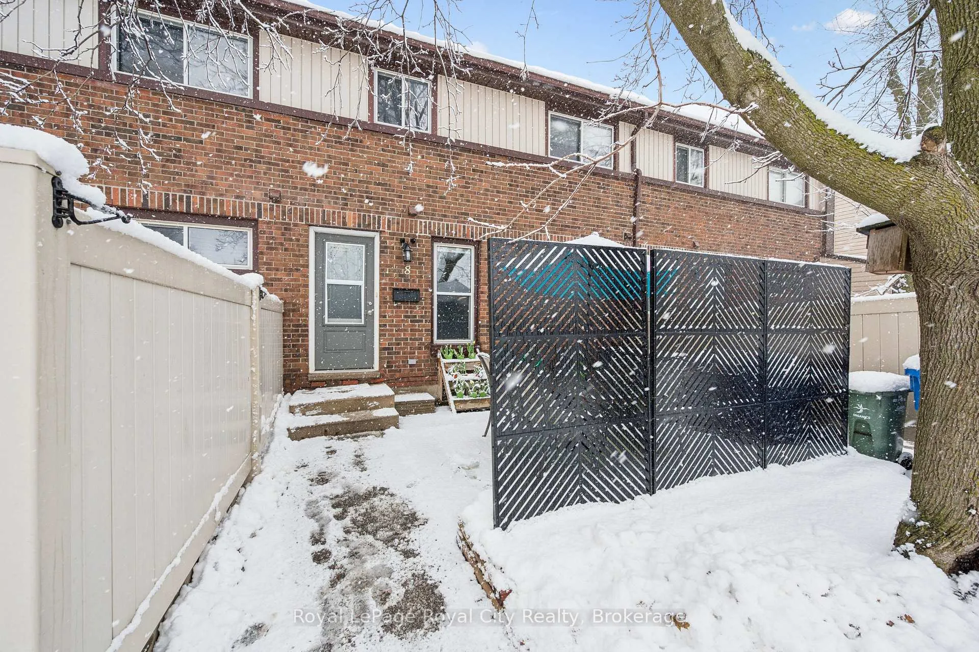 Photo 3 of Unit 8, 86 Burns Drive, Guelph, Riverside Park — HOMEH