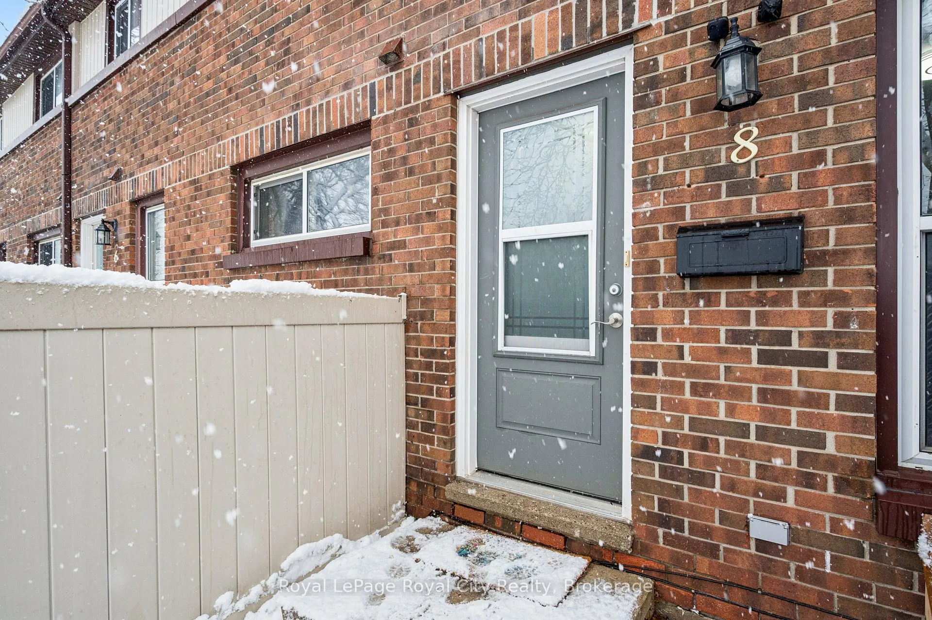 Photo 4 of Unit 8, 86 Burns Drive, Guelph, Riverside Park — HOMEH