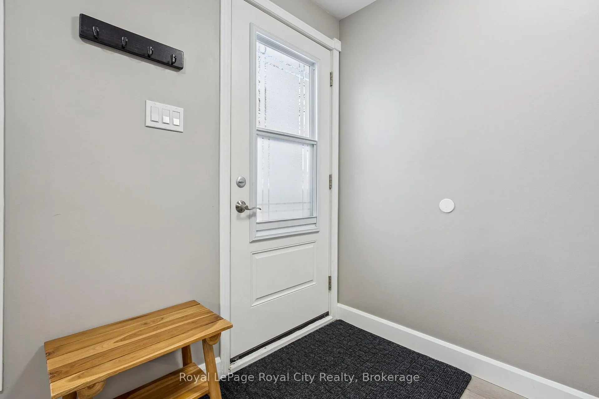 Photo 5 of Unit 8, 86 Burns Drive, Guelph, Riverside Park — HOMEH