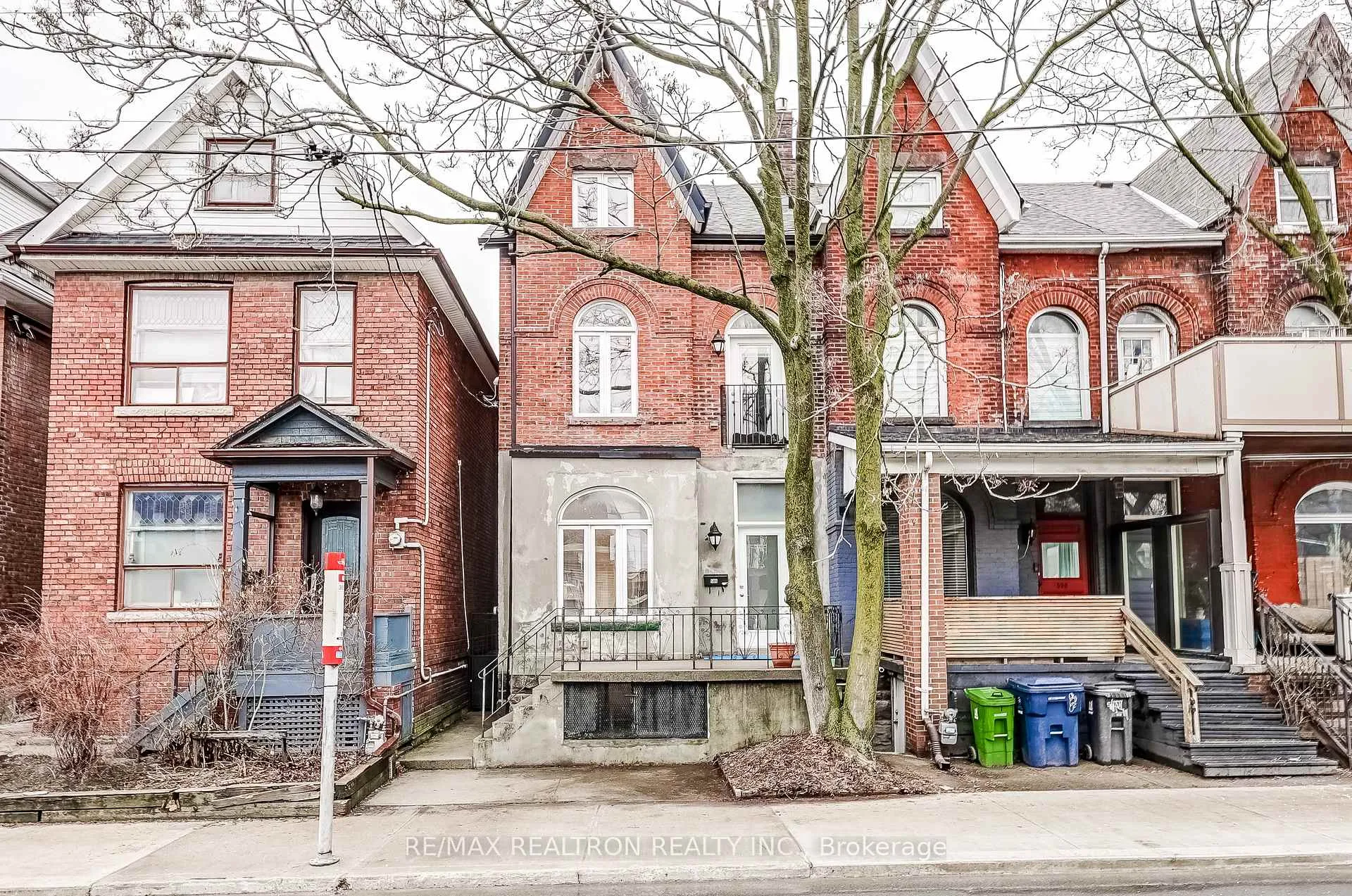 Front of 588 Ossington Avenue