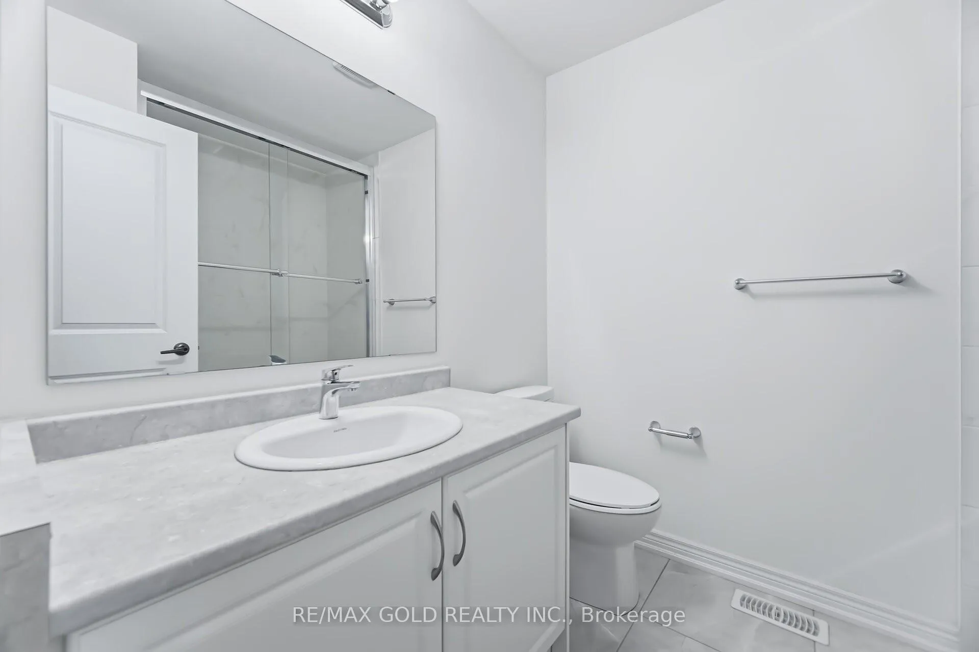 Photo 18 of 8 Estelle Gate, Brampton, Bram East — HOMEH