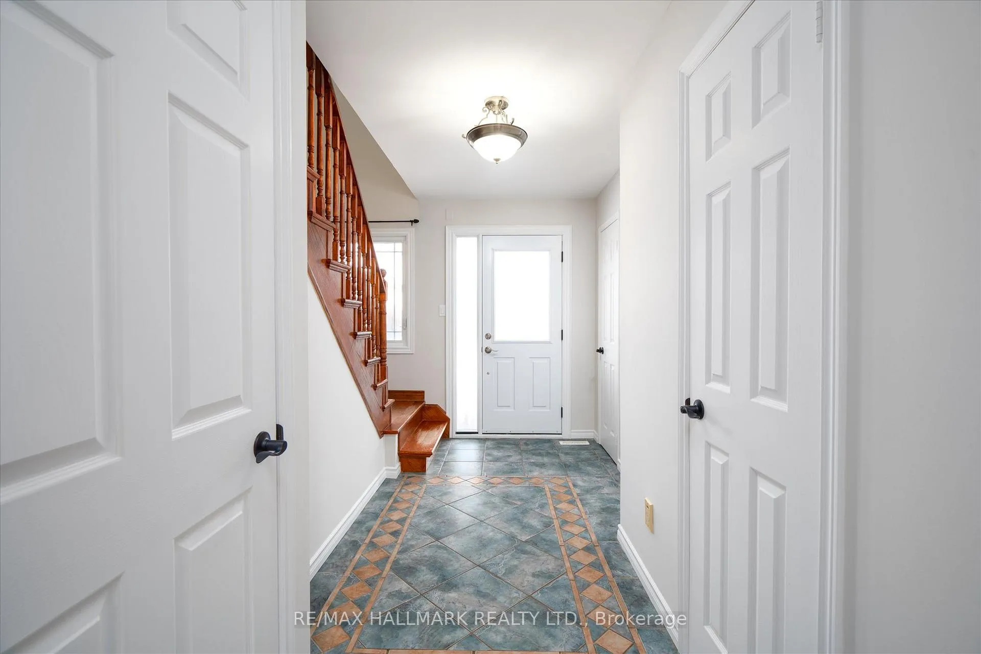 Photo 5 of 12 Ladyburn Drive, Georgina, Keswick North — HOMEH