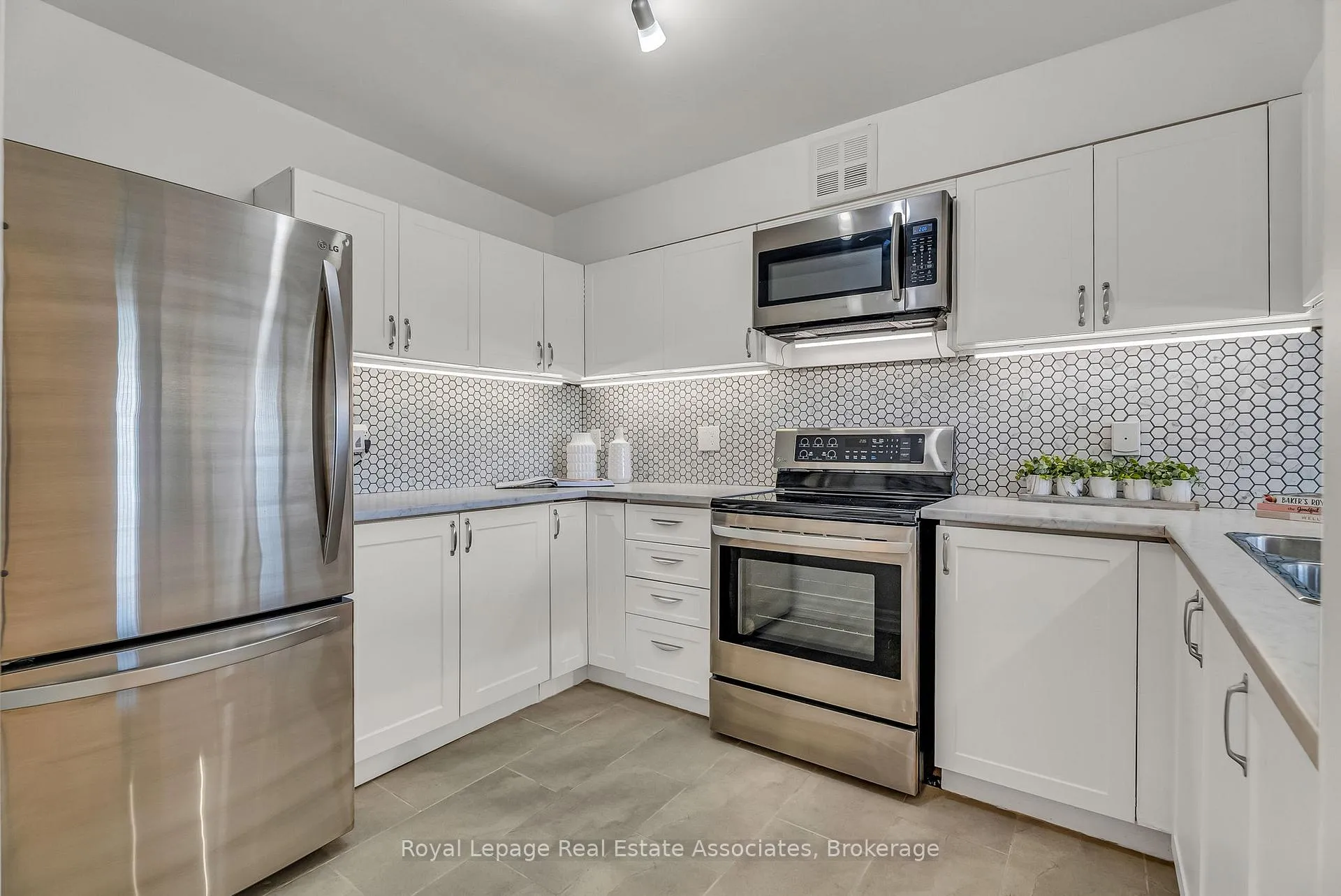 Photo 12 of Unit 1907, 234 Albion Road, Etobicoke, Elms-Old Rexdale — HOMEH