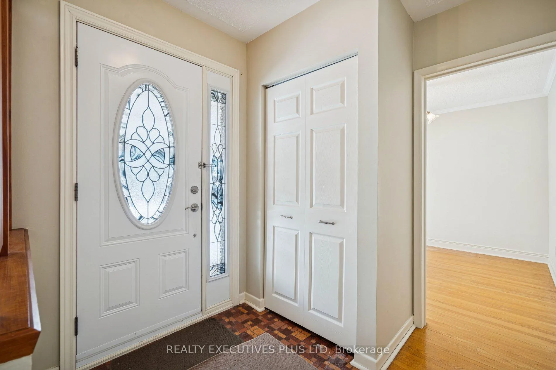 Photo 4 of 43 Marlebon Road, Etobicoke, West Humber-Clairville — HOMEH
