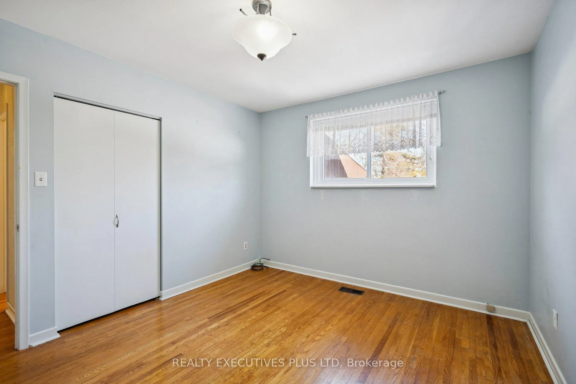 Photo 11 of 43 Marlebon Road, Etobicoke, West Humber-Clairville — HOMEH