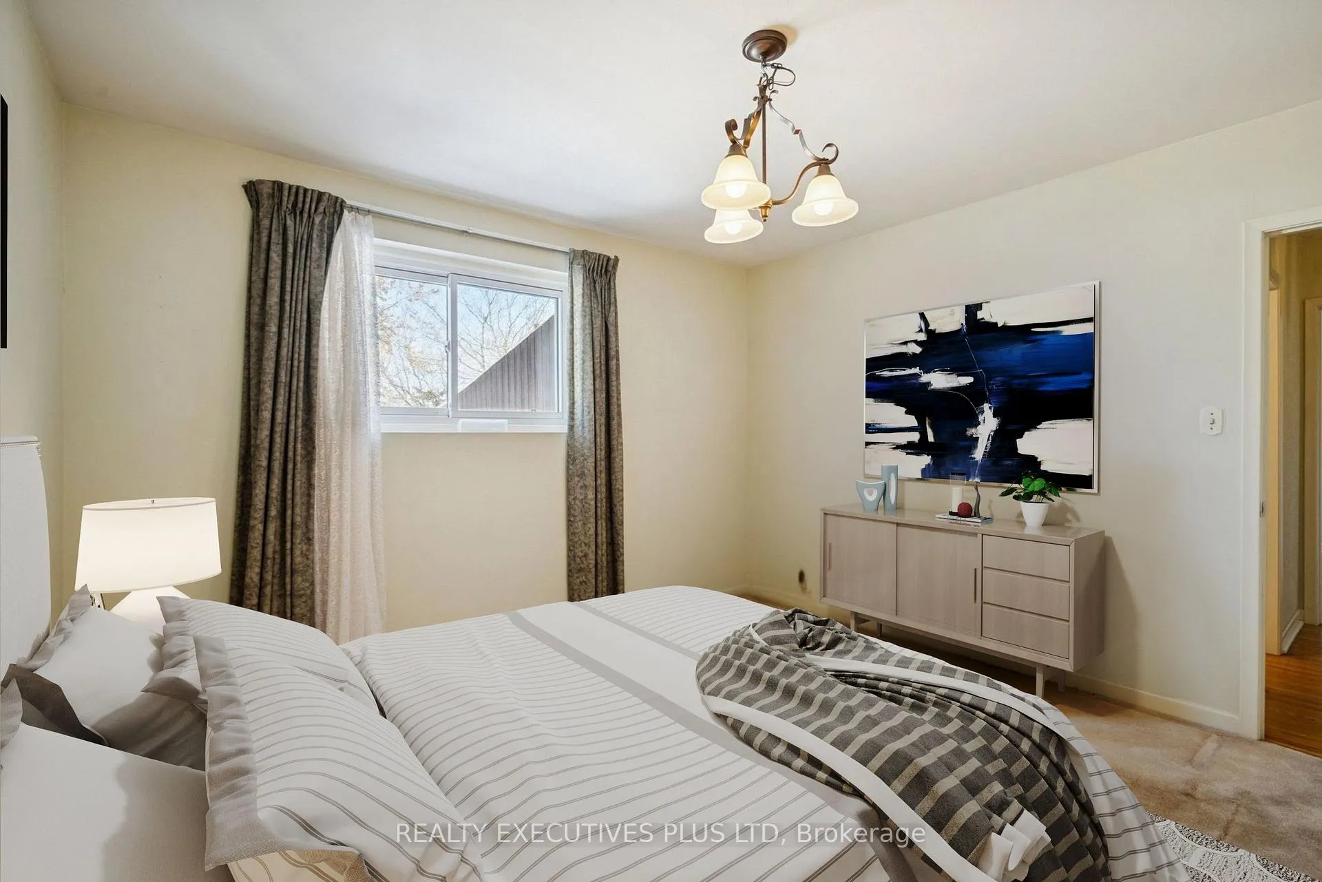 Photo 12 of 43 Marlebon Road, Etobicoke, West Humber-Clairville — HOMEH