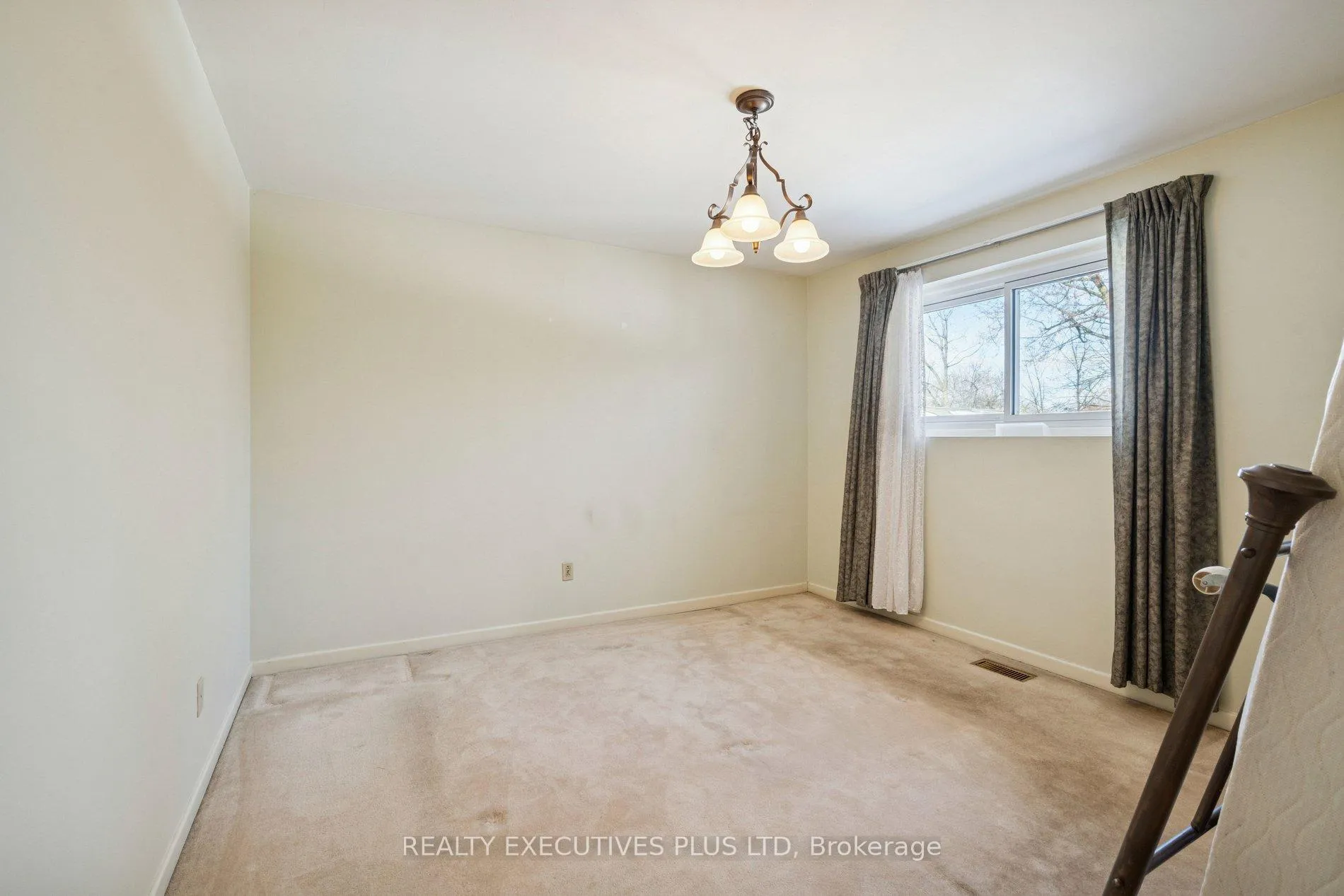 Photo 13 of 43 Marlebon Road, Etobicoke, West Humber-Clairville — HOMEH