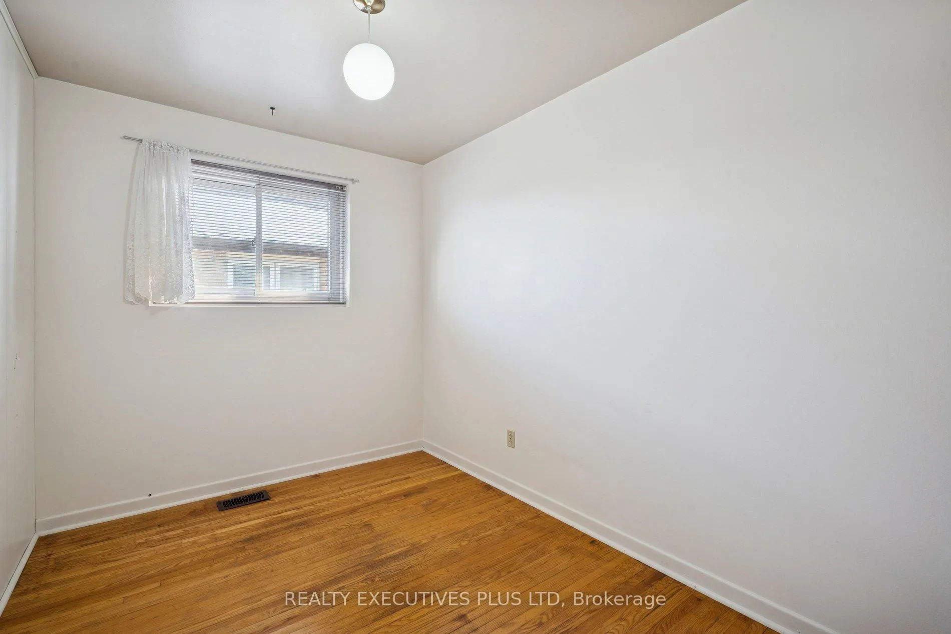 Photo 15 of 43 Marlebon Road, Etobicoke, West Humber-Clairville — HOMEH