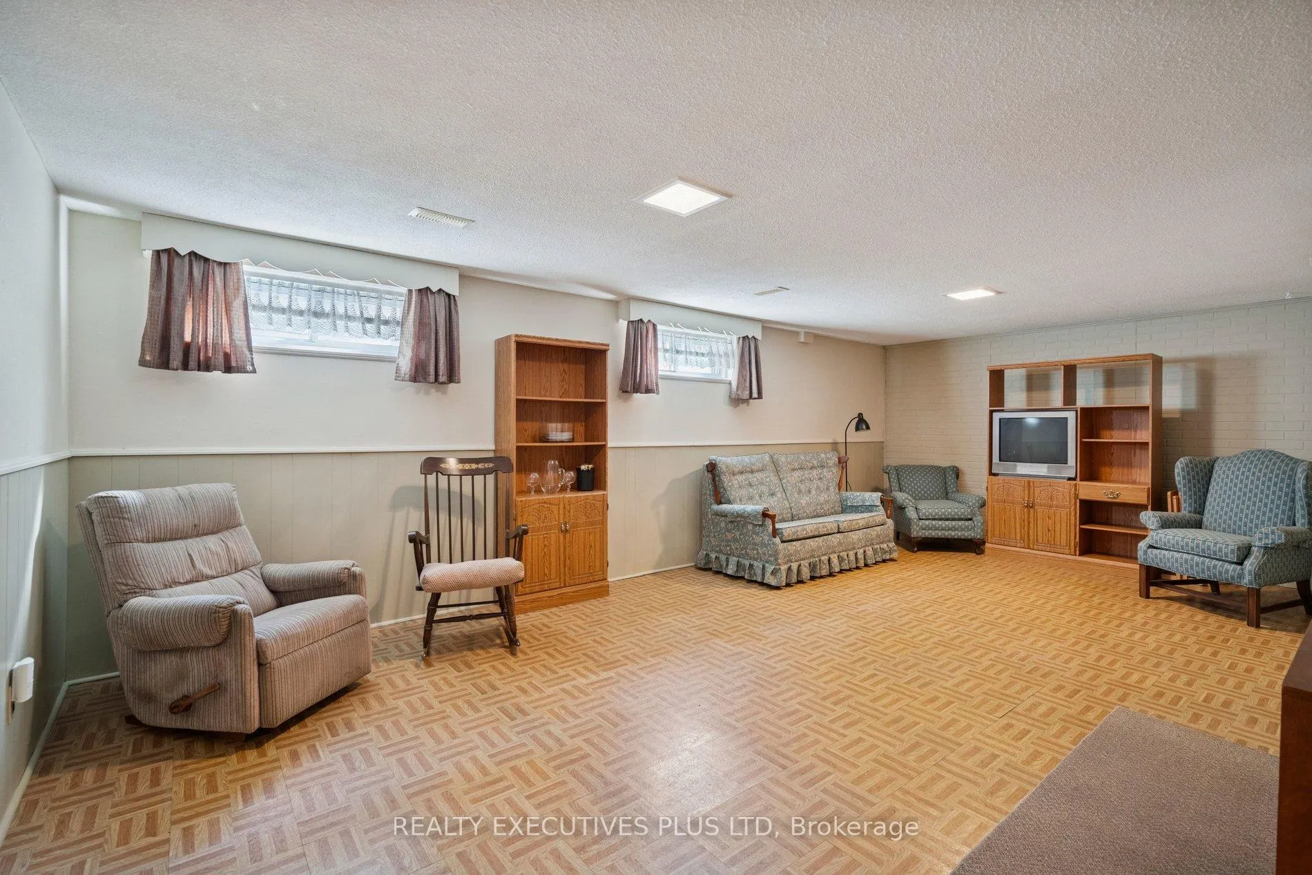 Photo 19 of 43 Marlebon Road, Etobicoke, West Humber-Clairville — HOMEH